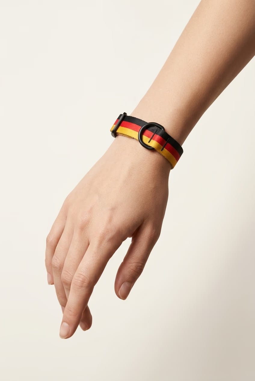 [amu-auto] germany/bracelet/shot-1